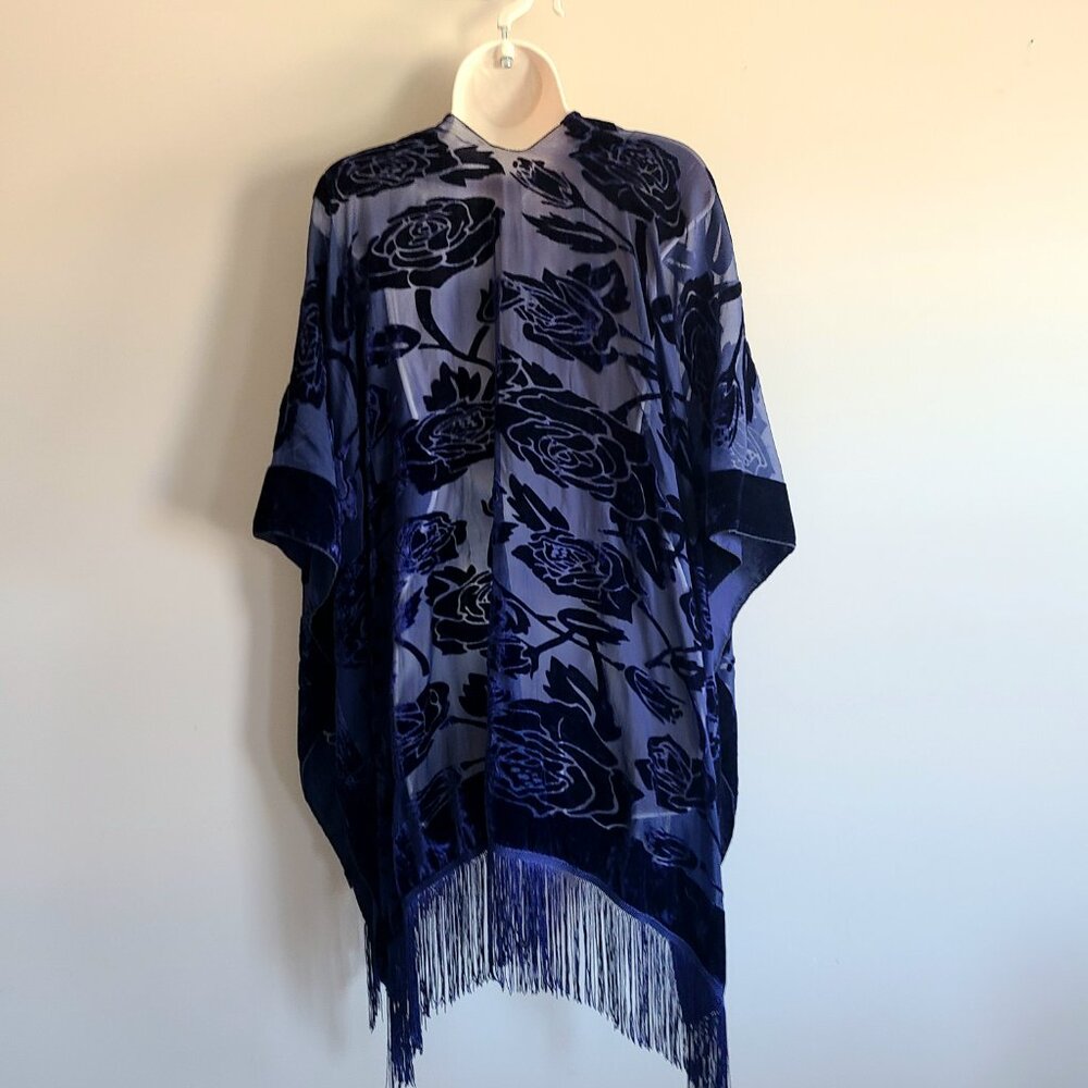 Dark blue shawl/wrap/cover with velvet roses. - Picture 4 of 8
